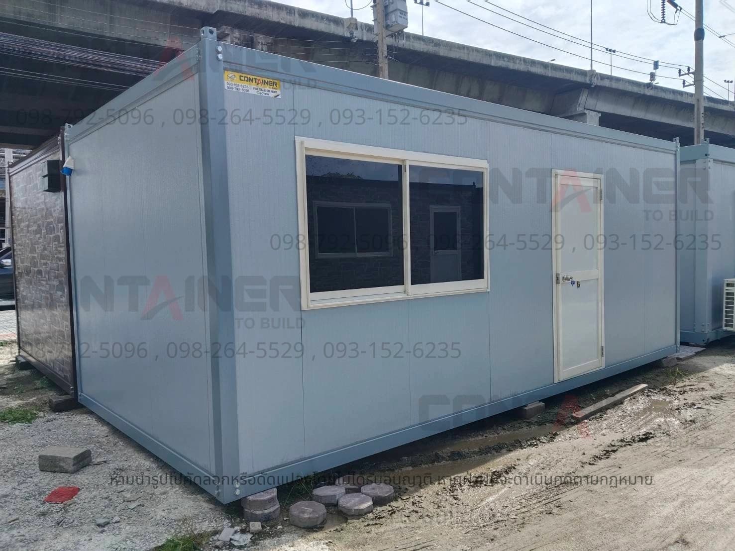 ตู้สำนักงานที่พร้อมใช้งาน มีห้องน้ำภายใน