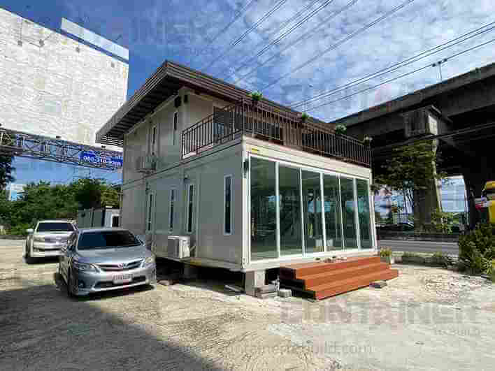 บ้านน็อคดาวน์สีครีมระเบียงไม้