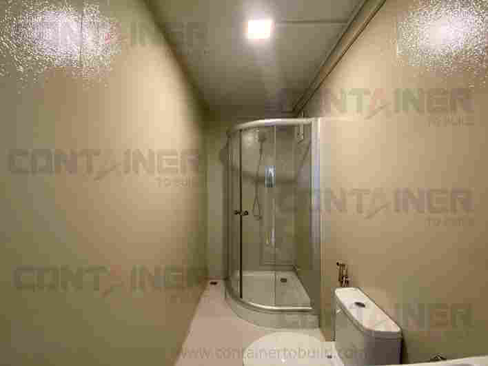 ภายในบ้านน็อคดาวน์สีครีมระเบียงไม้